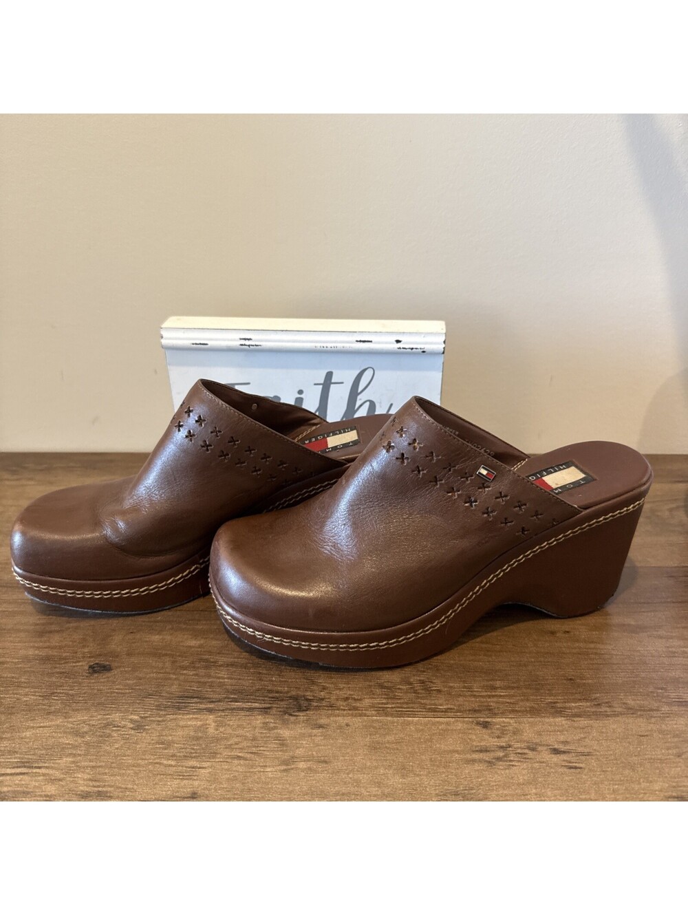 Tommy Hilfiger Brown Clog Mules Chunky Block Heel Brown Size 8M Vintage 90s Y2K